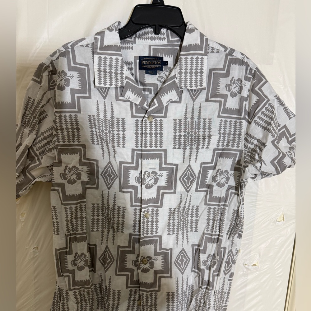 Pendleton White and Gray Geometric Print Short Sleeve Button-Down Shirt